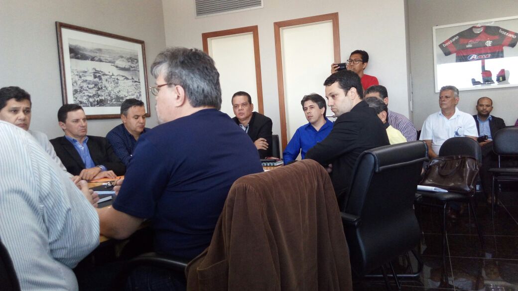 Centrais sindicais se reúnem com o senador Ricardo Ferraço para debater reforma trabalhista