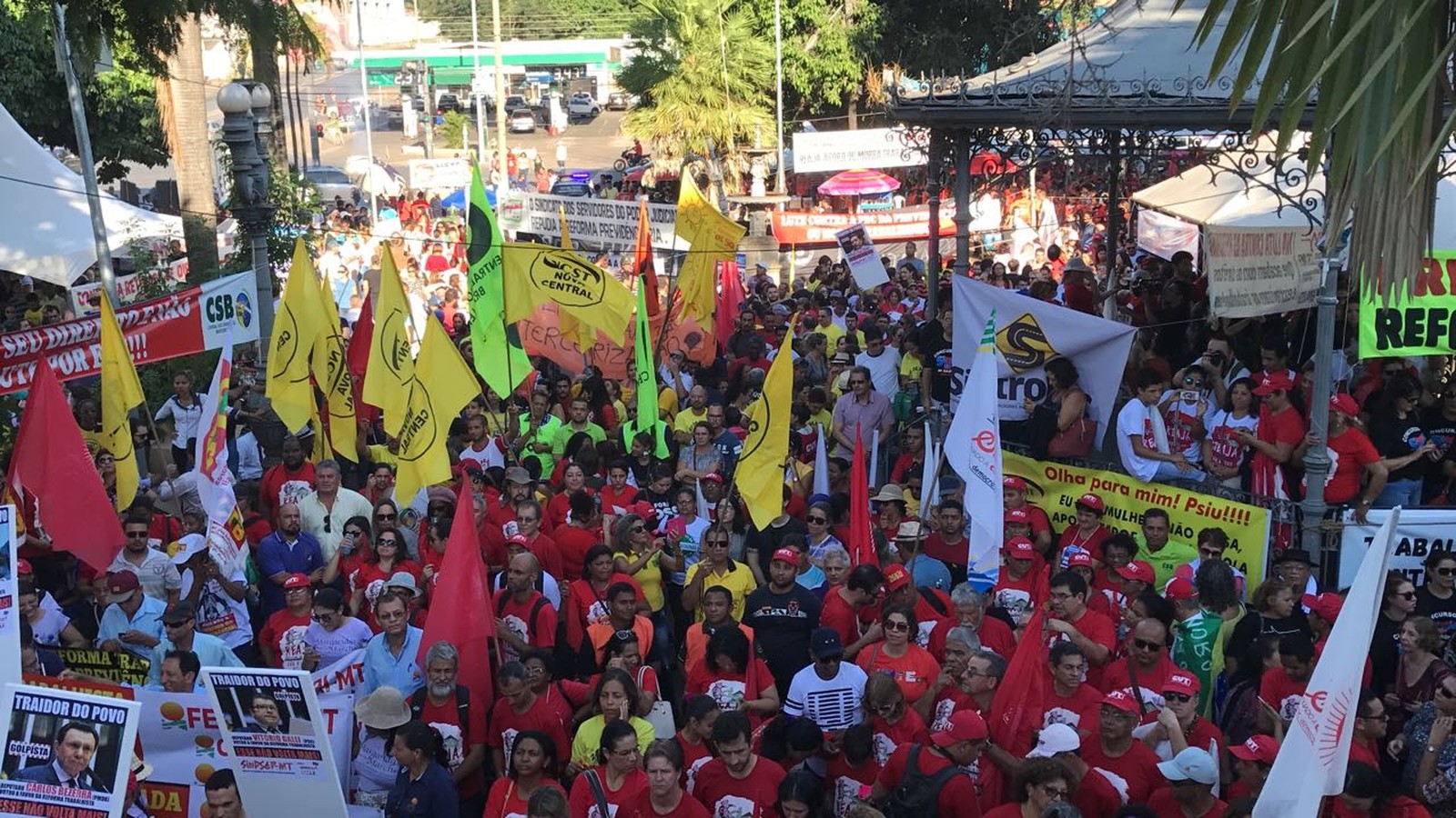 Cuiabá tem protesto contra reformas trabalhista e da Previdência