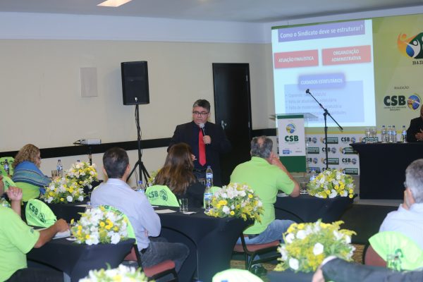 Gérson Marques apresenta a importância do estatuto para as entidades sindicais durante Congresso em Cuiabá