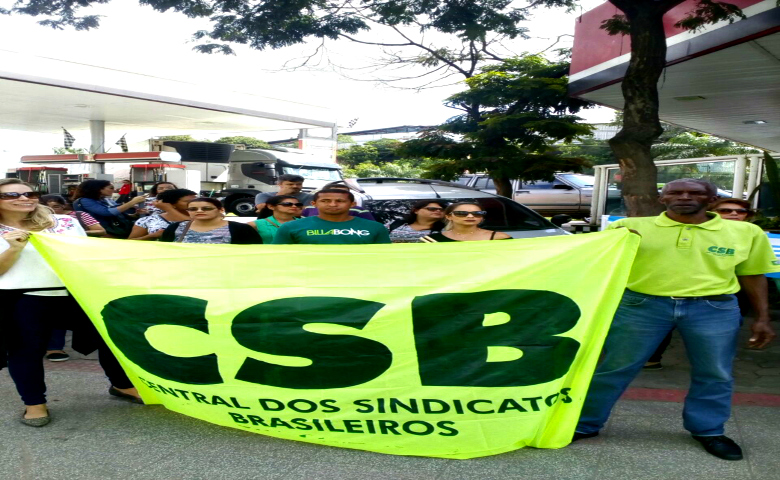 Servidores de Cariacica/ES fazem manifestação por reajuste salarial