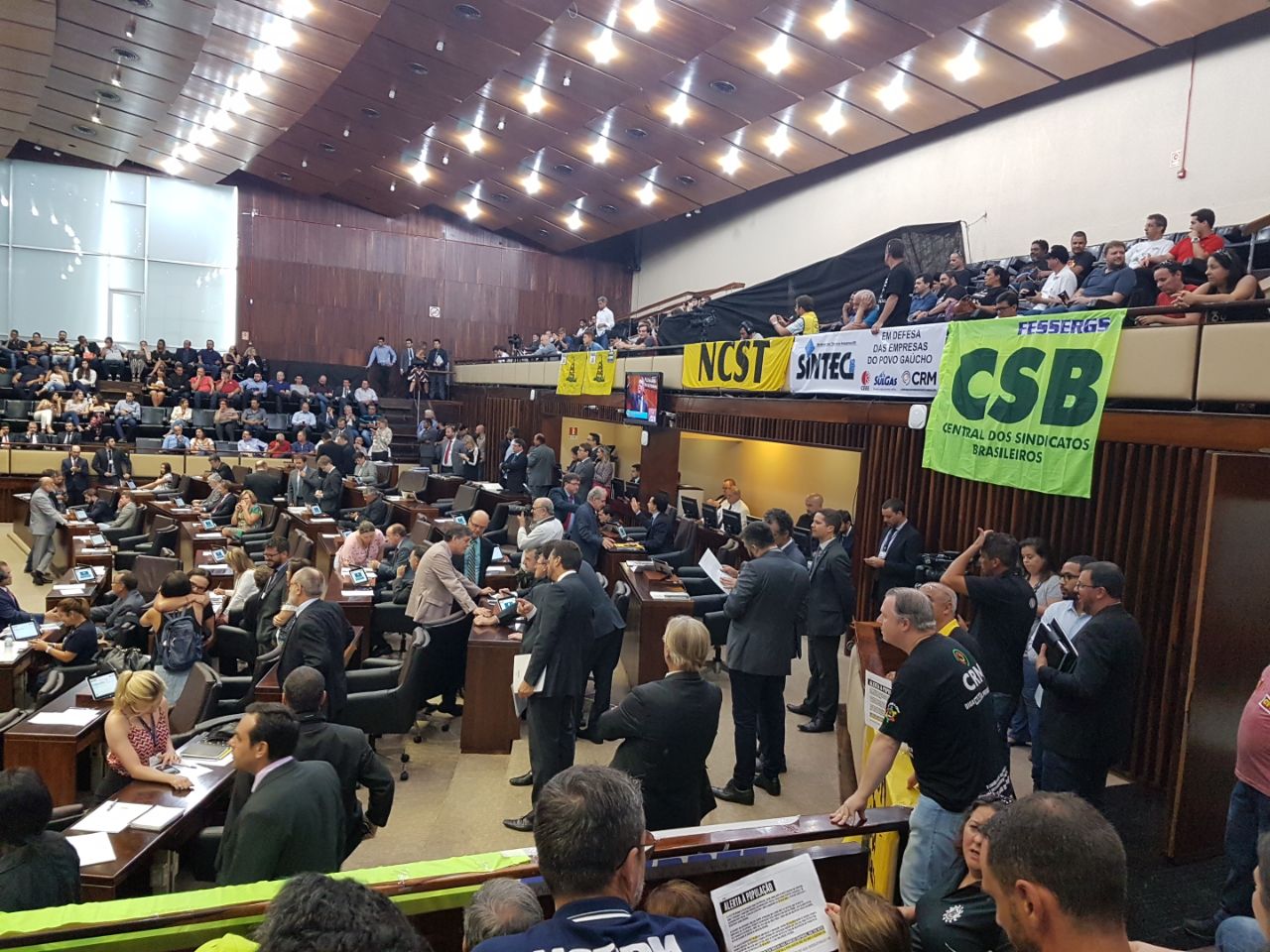CSB RS se mantém mobilizada na Assembleia Legislativa contra a tentativa do governo de votar projetos de privatização de estatais