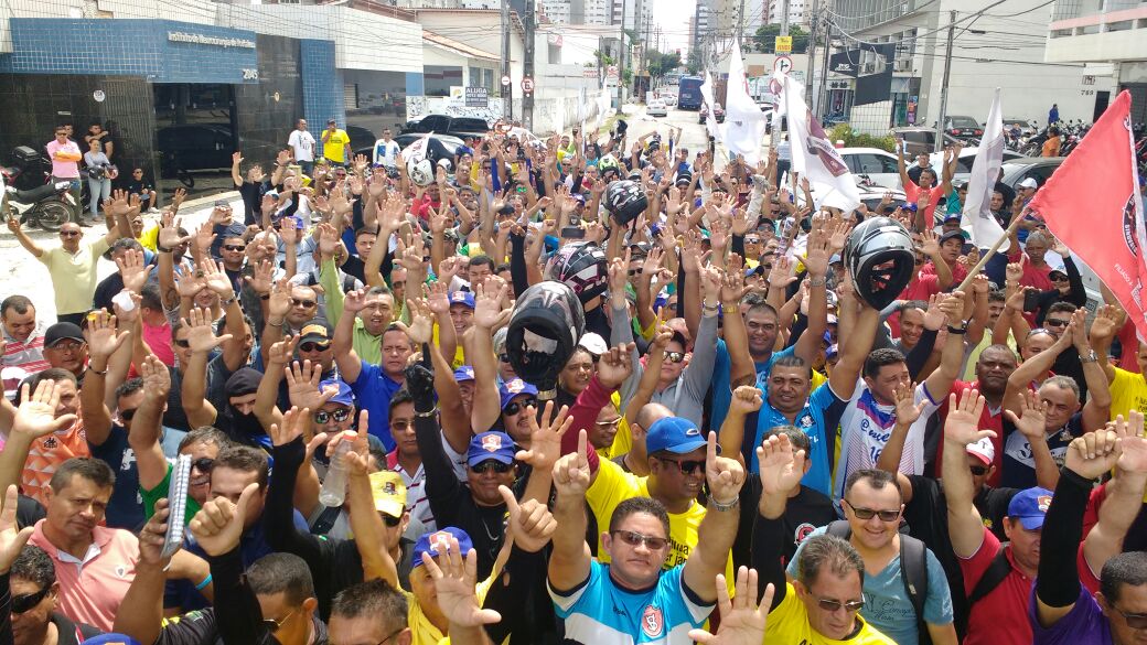 Vigilantes do Ceará realizam manifestação na capital contra os efeitos da reforma trabalhista na campanha salarial da categoria