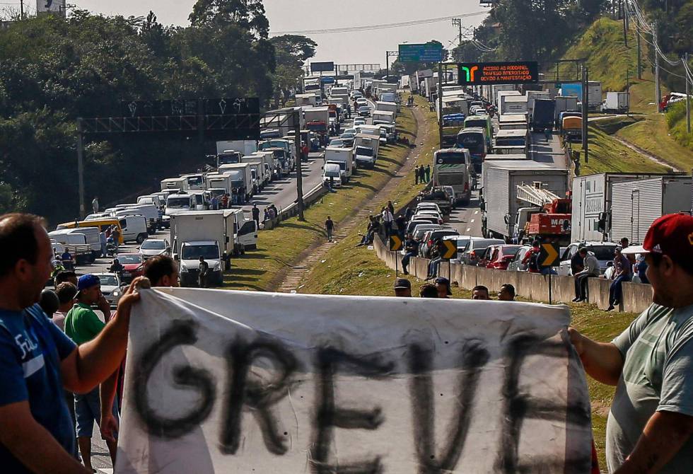 Centrais sindicais criticam convocação das forças armadas para conter greve dos caminhoneiros