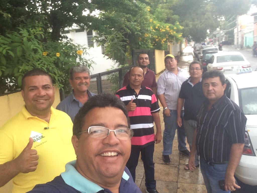 Pela regulamentação justa dos aplicativos de transportes, taxistas de Fortaleza continuam mobilizados