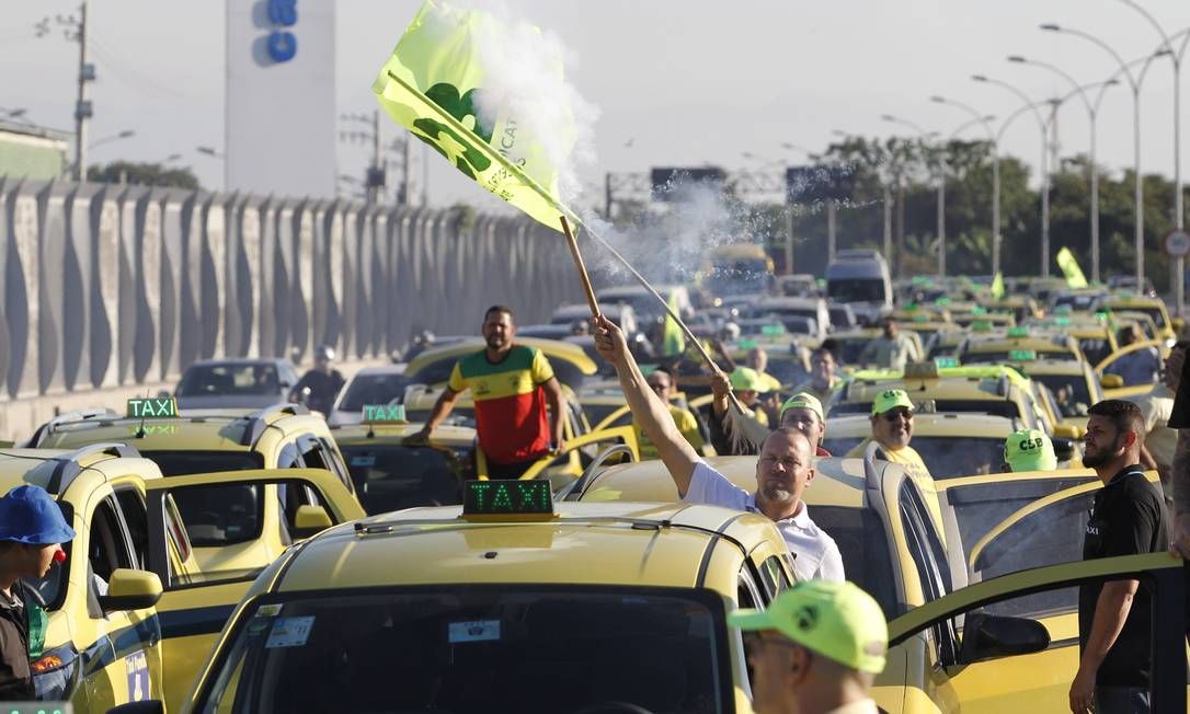 Sindicato e CSB conclamam taxistas para manifestação no Rio de Janeiro
