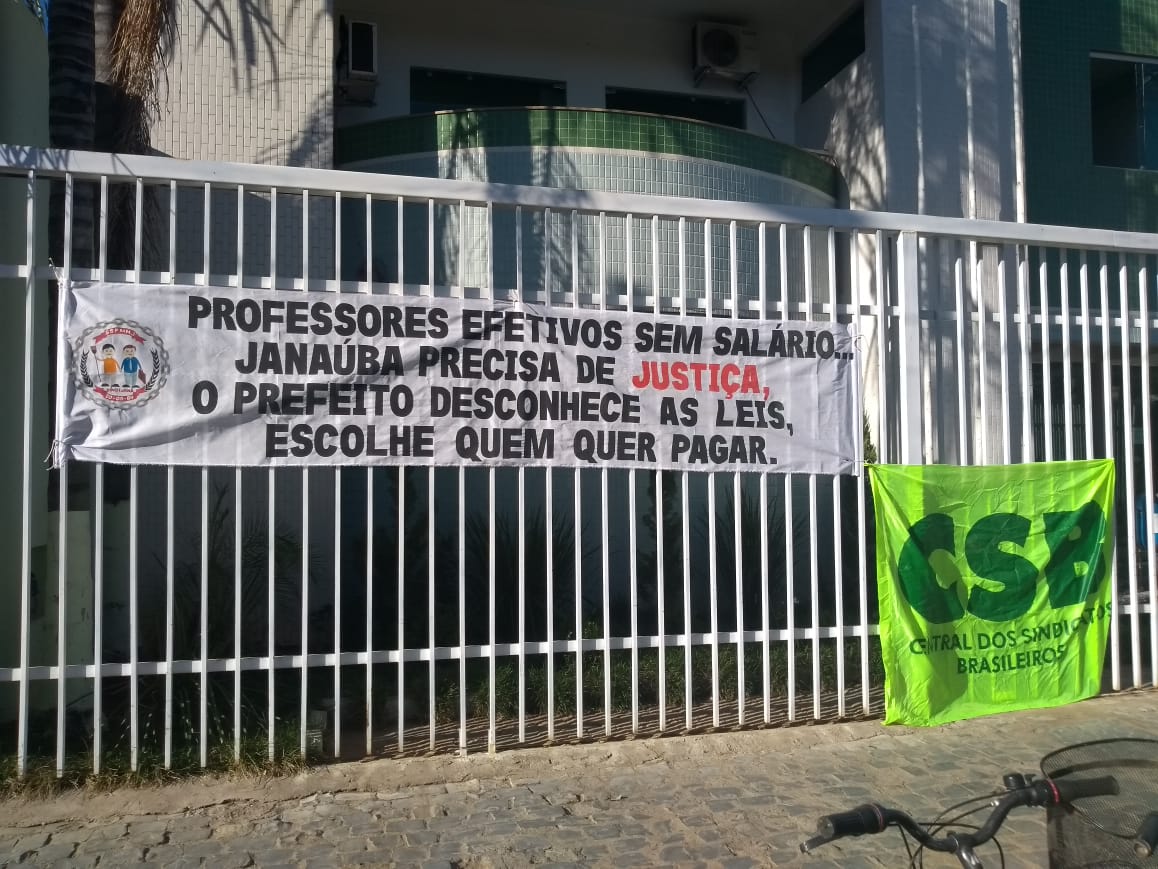Sem pagamento, professores de Janaúba decidem pela greve