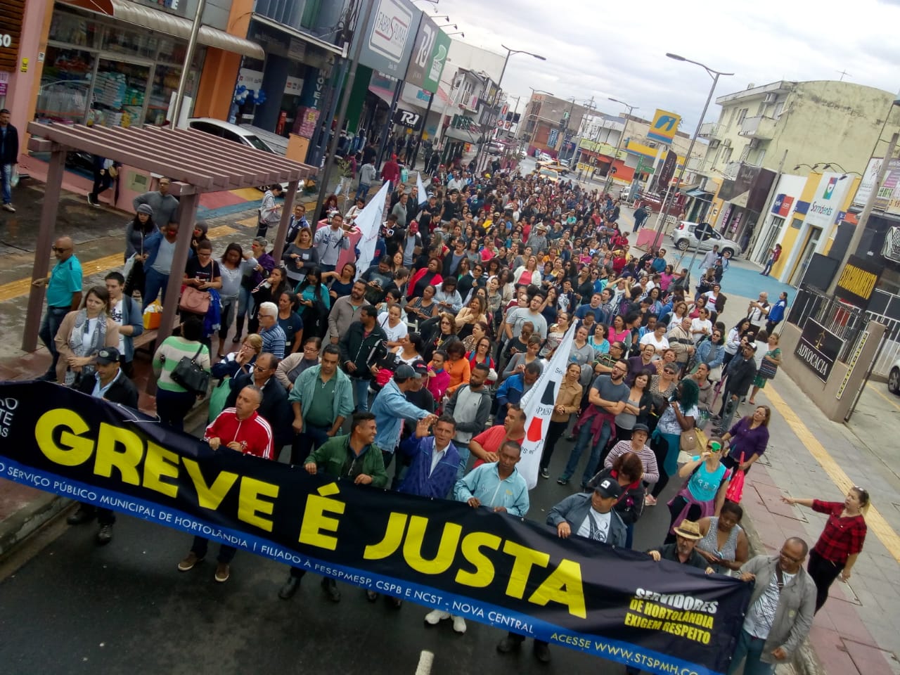 Servidores Públicos de Hortolândia (SP) protestam em passeata contra baixos salários