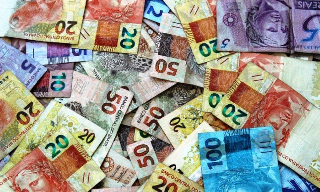 Brasileiros pagam quase R$ 500 bilhões de juros em 2017