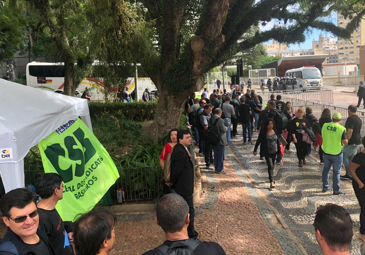 CSB protesta na Assembleia Legislativa do Rio Grande do Sul contra privatização de estatais