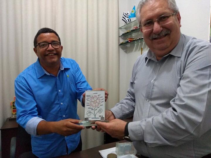 Presidente Antonio Neto visita sede do SINDITAXI Ceará
