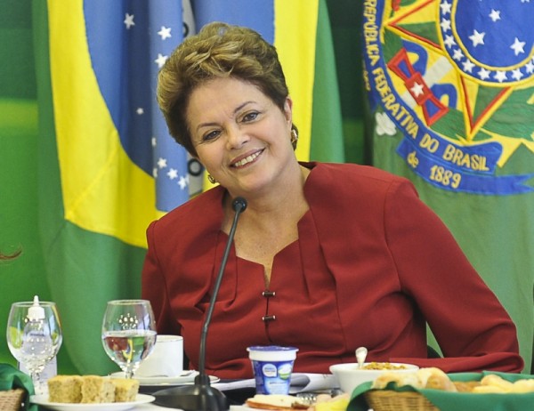 Dilma quer “o maior crescimento possível” em 2013 e defende redução de impostos