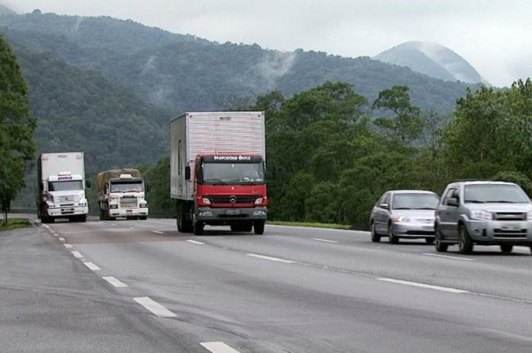 Câmara dos Deputados instala comissão para rever lei sobre jornada de caminhoneiros