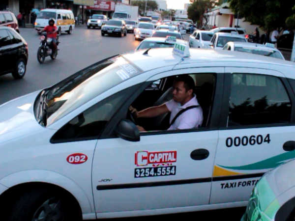 Faturamento de taxistas em Fortaleza aumenta 40% durante a Copa
