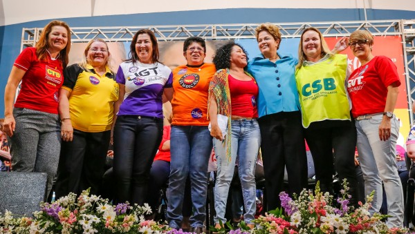 Mulheres sindicalistas entregam pauta de reivindicações a Dilma Rousseff
