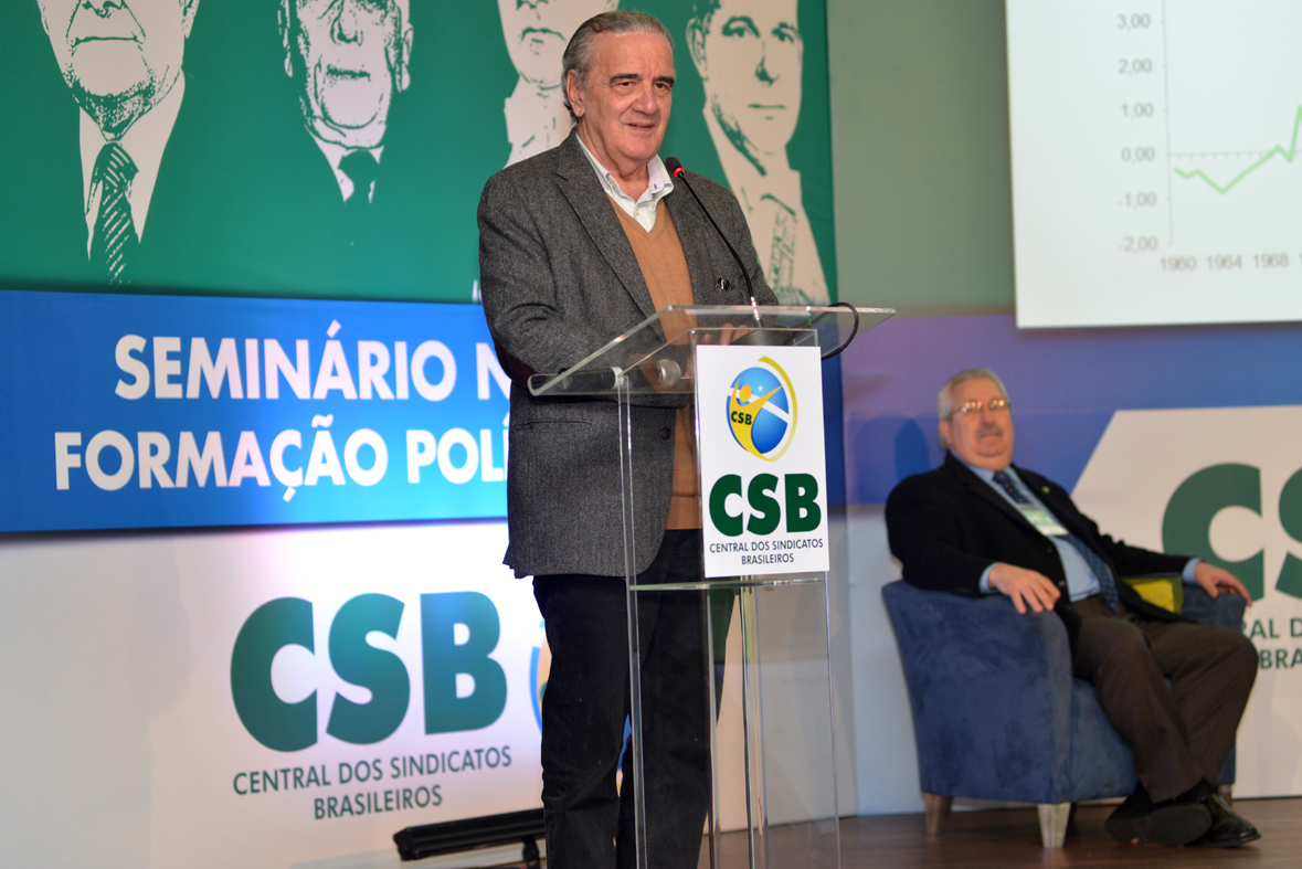 Seminário de Formação Política da CSB – L. G. Belluzzo afirma que Brasil perdeu capacidade industrial com privatizações