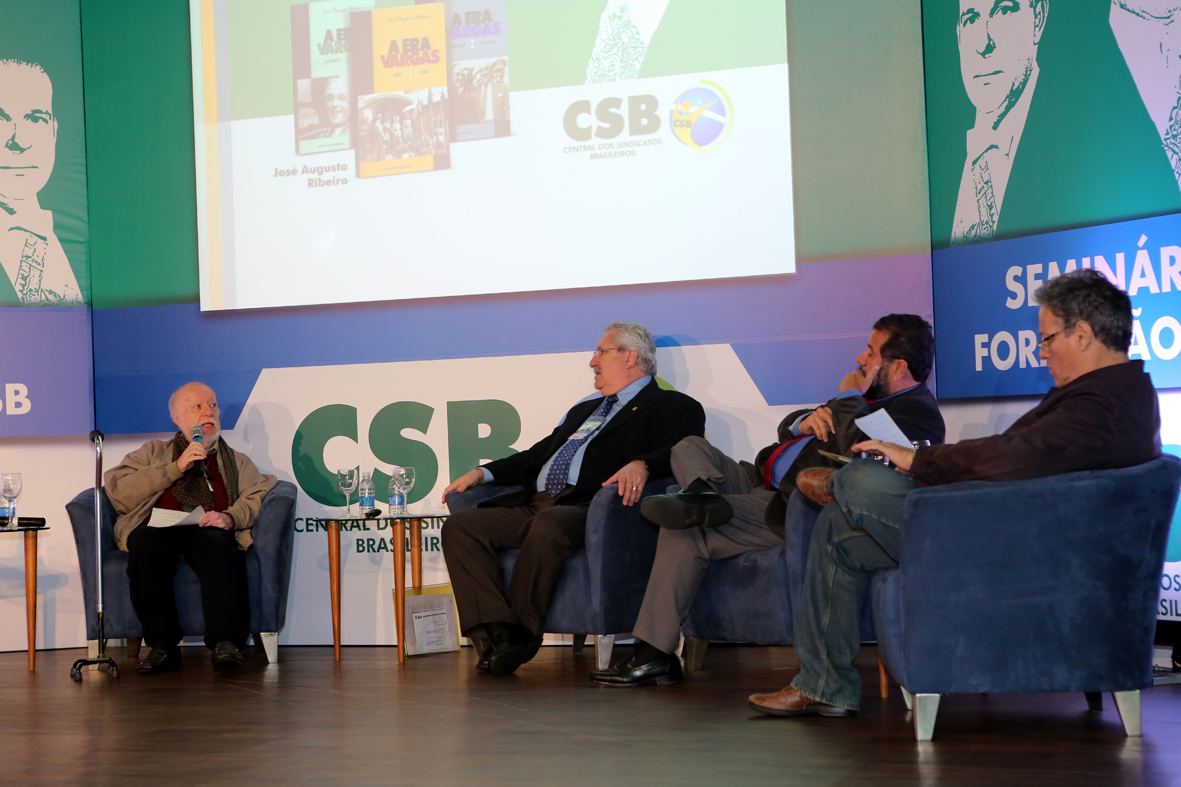 Seminário de Formação Política da CSB – Antonio Neto, João V. Goulart, Carlos Lupi e José A. Ribeiro no painel “Herdeiros de Vargas”