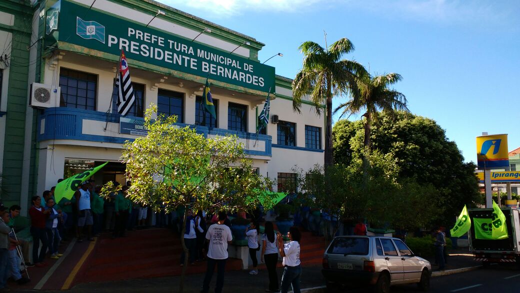 Servidores municipais de Presidente Bernardes (SP) entram em greve por tempo indeterminado