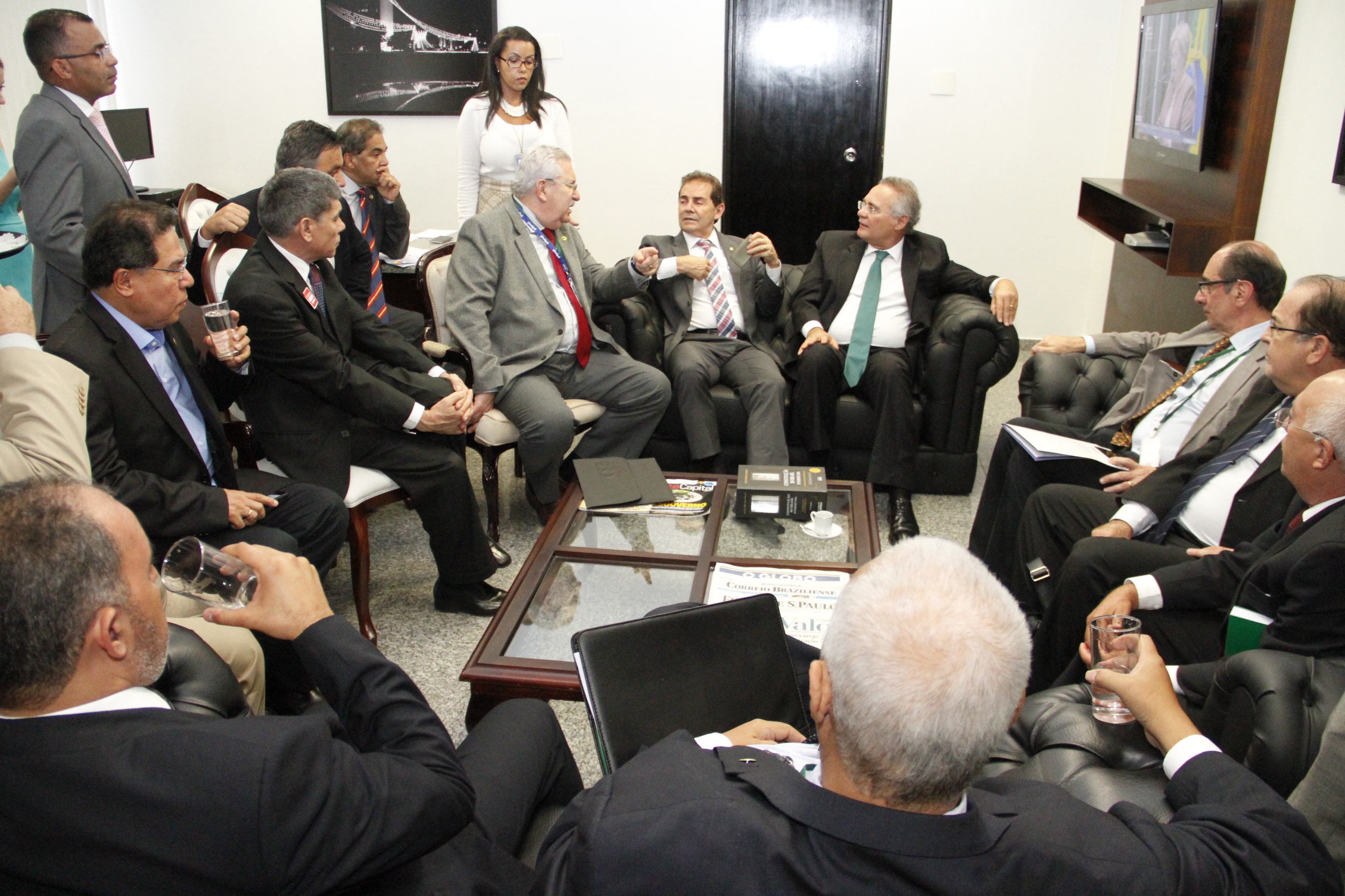 Reunidas com Jucá e Calheiros, centrais criticam pontos da reforma trabalhista