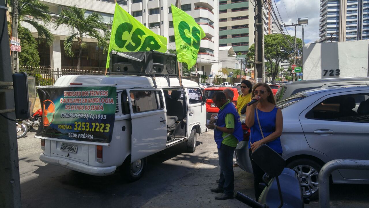 Sem sinal de negociação, SINTARC volta a fazer manifestações em frente aos hospitais de Fortaleza