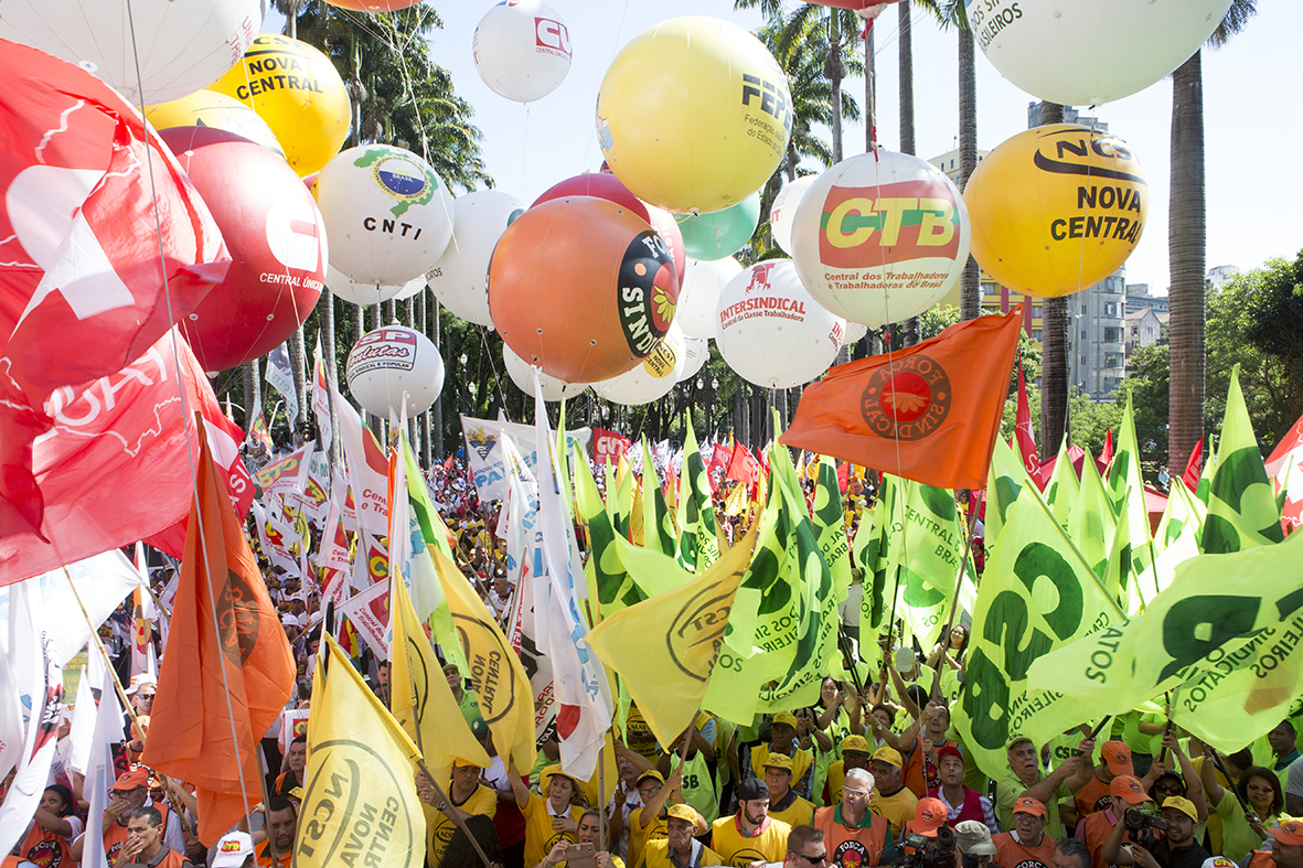 Centrais marcam greve nacional para 5 de dezembro contra as reformas trabalhista e previdenciária