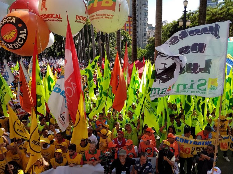 Milhares de trabalhadores protestam contra a reforma trabalhista e previdenciária em todo o Brasil