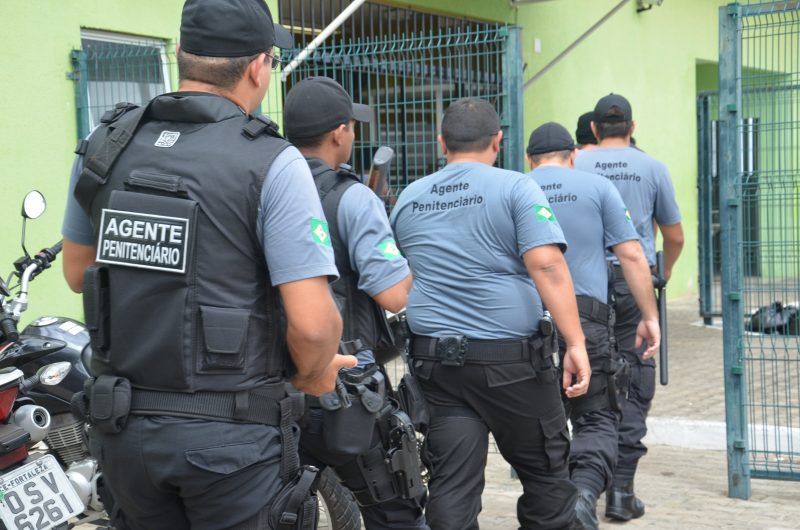 Governador Camilo Santana assina documento que garante estabilidade de Agentes Penitenciários