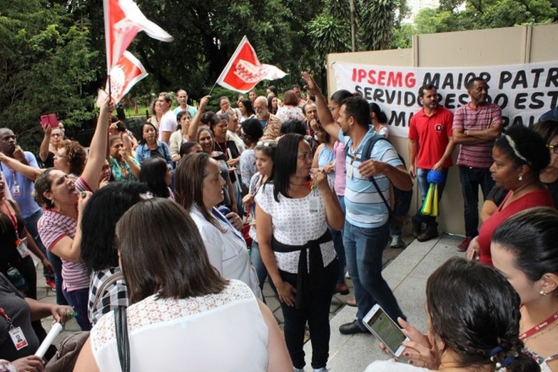 Sindicato e servidores do IPSEMG mostram força no primeiro dia de greve da categoria