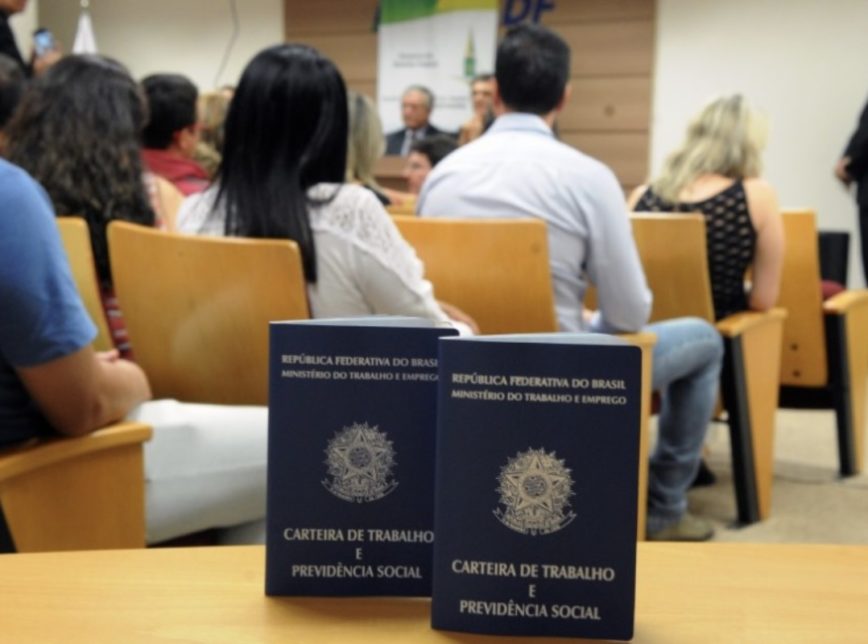 Apesar de leve redução, 25,3% dos jovens estão desempregados no Brasil