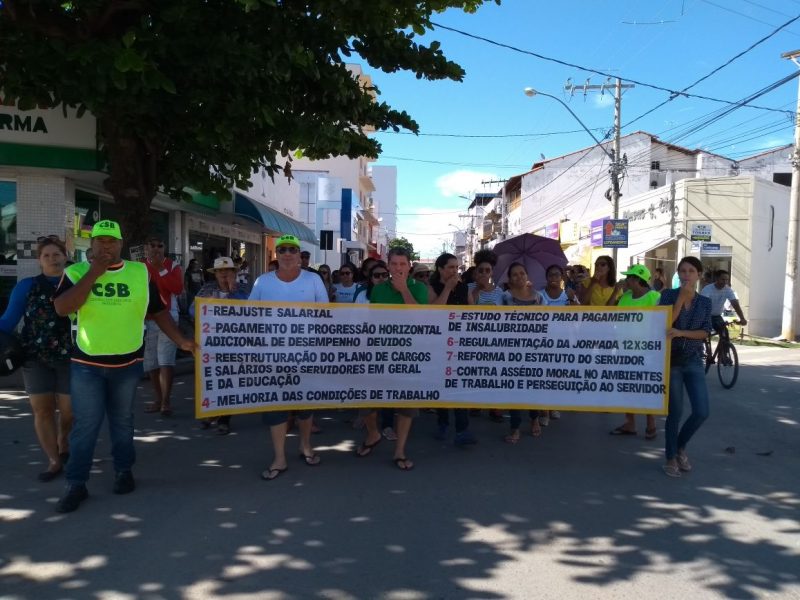 Servidores de Janaúba (MG) dão continuidade à greve com passeata e garantida da legalidade da paralisação