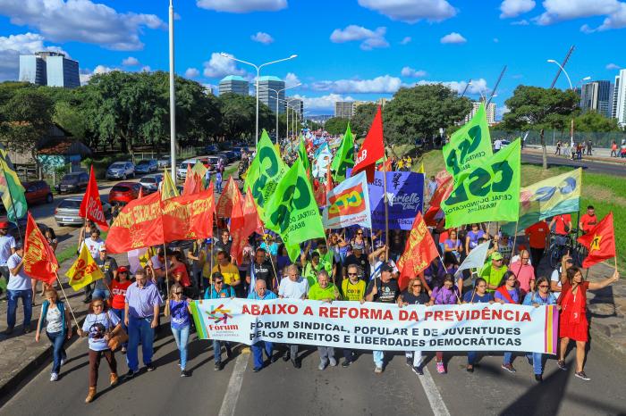 União e força marcam o 1º de maio em Porto Alegre contra a reforma da Previdência