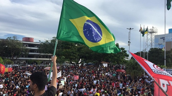 Atos em oposição a Reforma da Previdência e cortes na educação acontecem em todos os cantos do Brasil