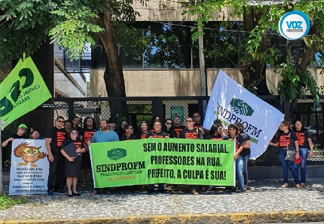 Sindpprofm e professores de Carpina denunciam prefeito