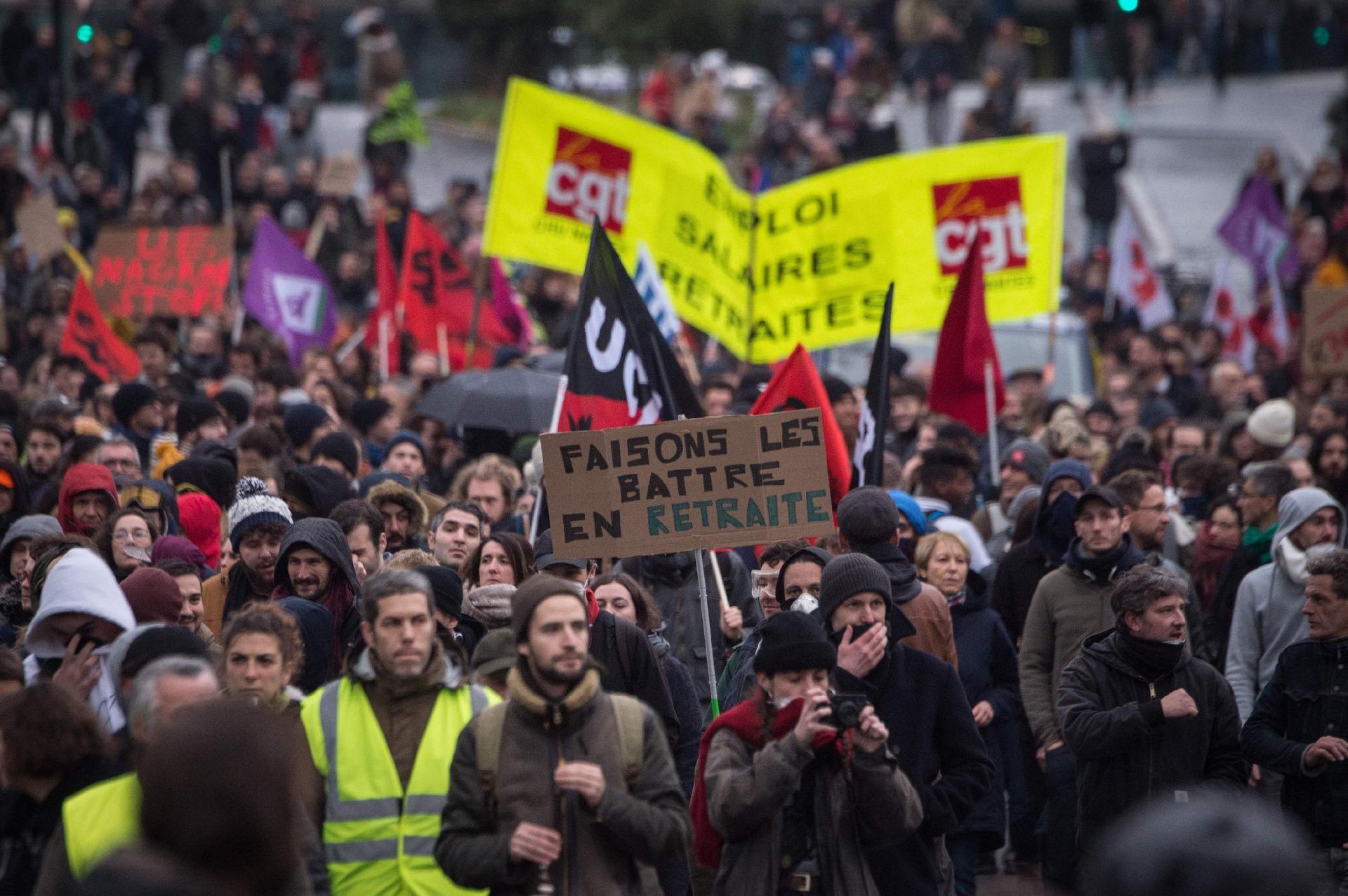 Sindicatos franceses mantém greve e negam “trégua de Natal”