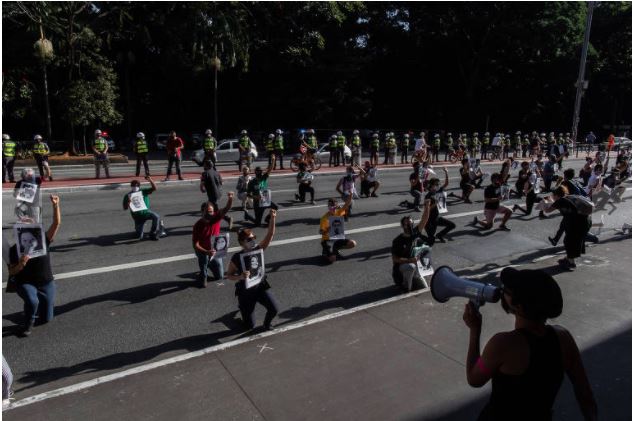 Centrais sindicais, MST, OAB, CNBB organizam live pela democracia e contra Bolsonaro