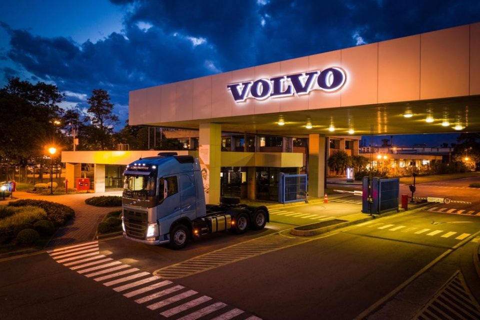 Volvo expande licença paternidade para seis meses para enfrentar desigualdade de gênero