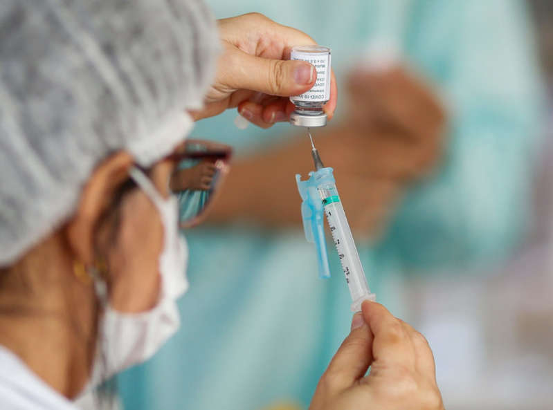Desigualdade no acesso a vacina pode atrasar fim da pandemia, diz especialista