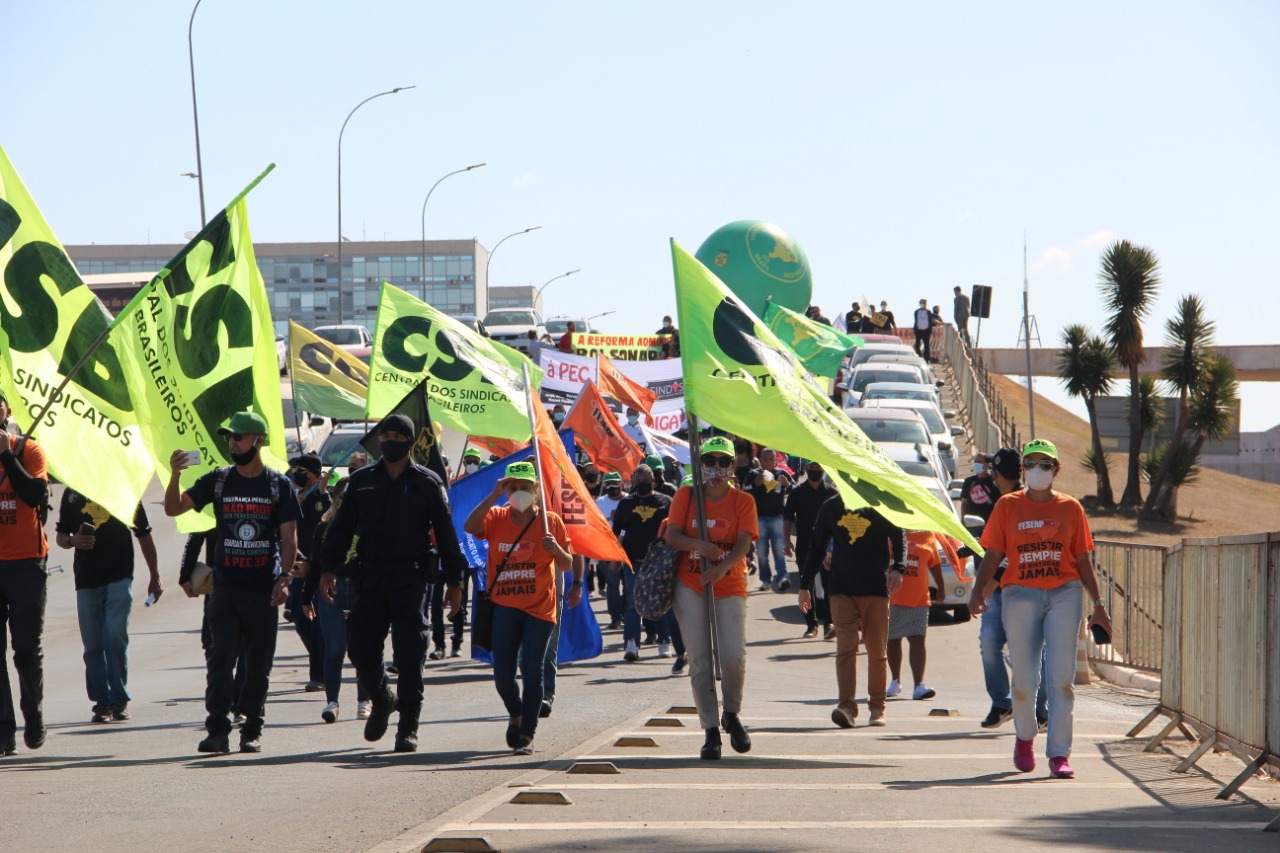 Com greve marcada, CSB e servidores realizam ato contra a PEC 32 em Brasília
