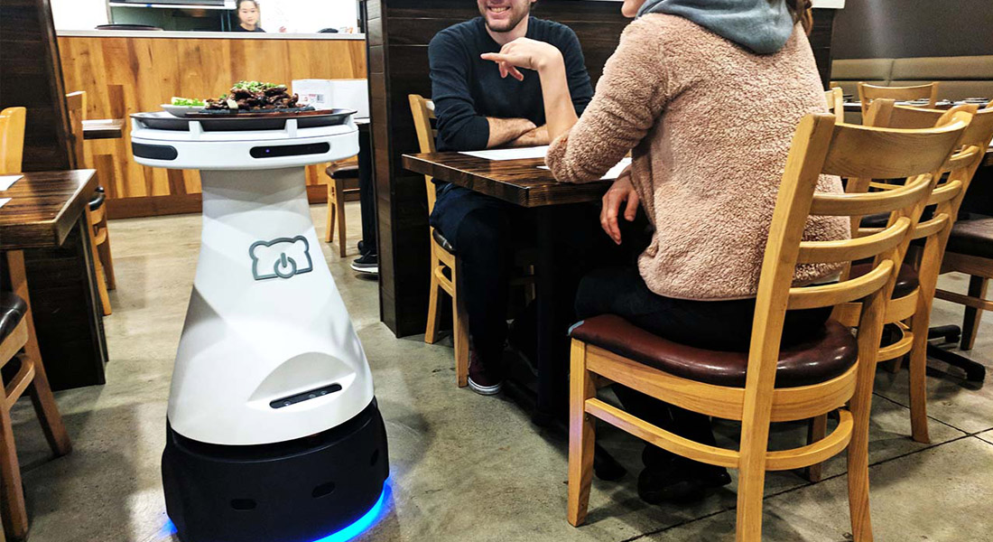 Sem encontrar trabalhadores, restaurantes nos EUA recorrem a robôs