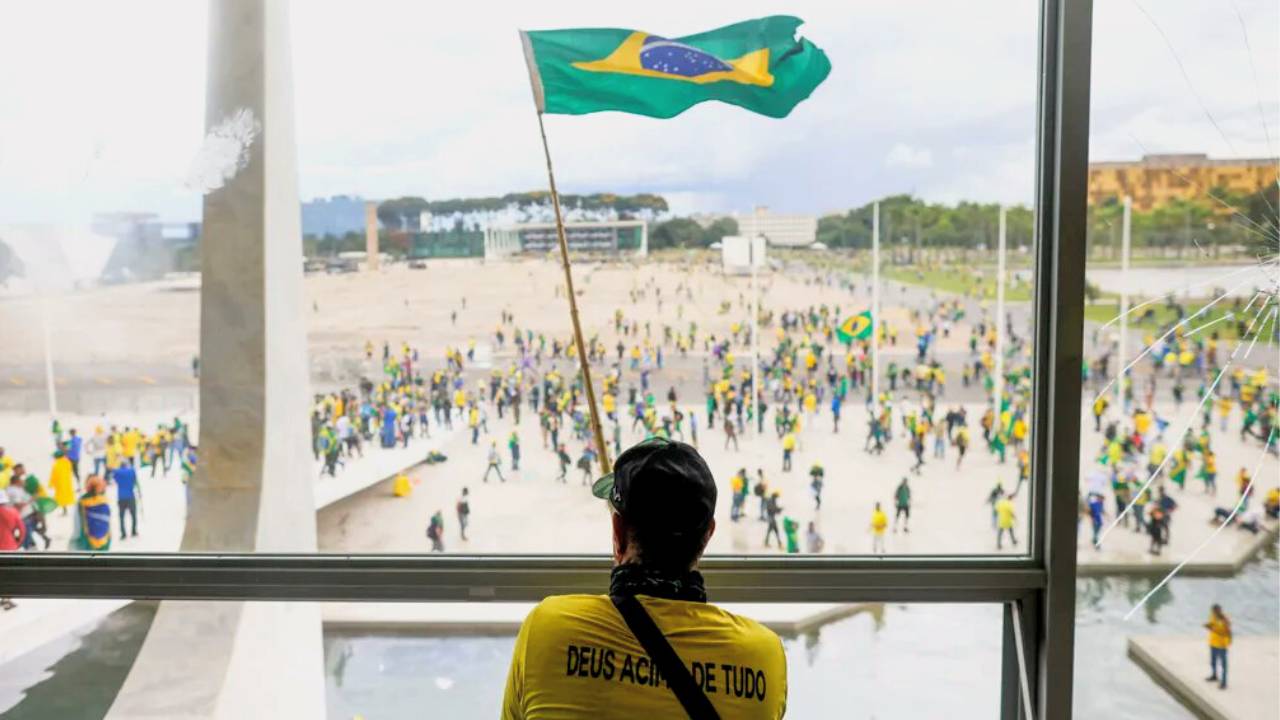 Nota da CSB: Democracia sempre! Repúdio aos atos terroristas em Brasília