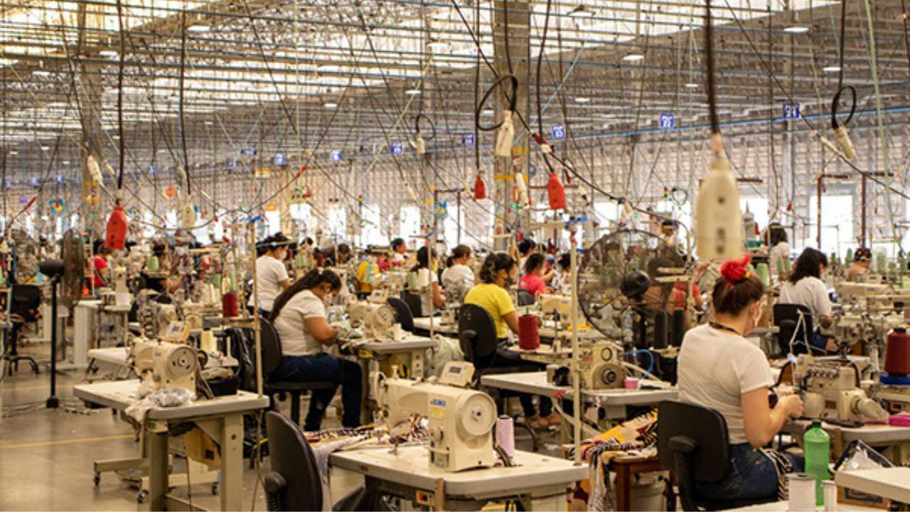 Grupo controlador da Riachuelo fecha fábrica com cerca de 2 mil funcionários no Ceará 