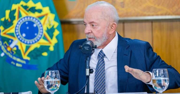 Lula descarta desvinculação aposentadoria do salário mínimo