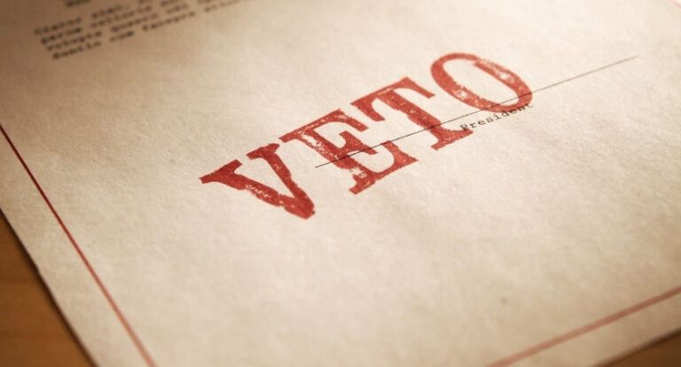 Veto projeto de lei oficiais de justiça