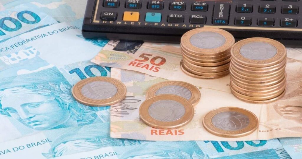 selic-15-renda-prejudica-economia-real-economista