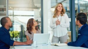 barreiras-genero-impactam-80-mulheres-lideranca