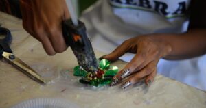 mulheres-empregadas-mas-salario-ainda-e-menor