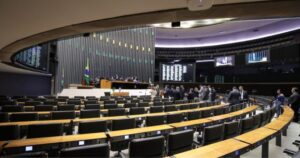 deputados-urgencia-projeto-regulamenta-convencao-151-oit