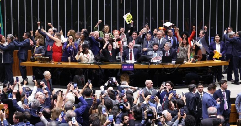 camara-aprova-pec-reduz-jornada-fim-escala-6x1