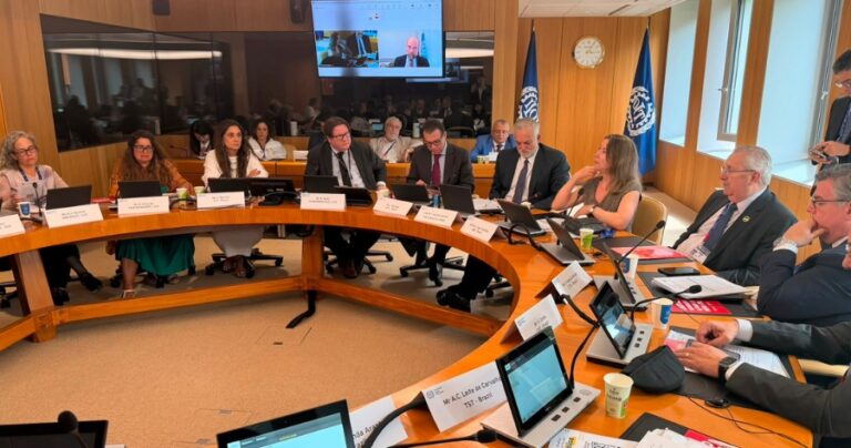 centrais-levam-denuncia-oit-pec