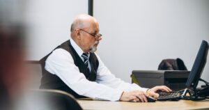cresce-ocupacao-trabalhadores-60-anos