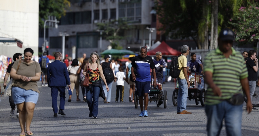 desemprego-brasil-cai-numero-trabalhadores-recorde